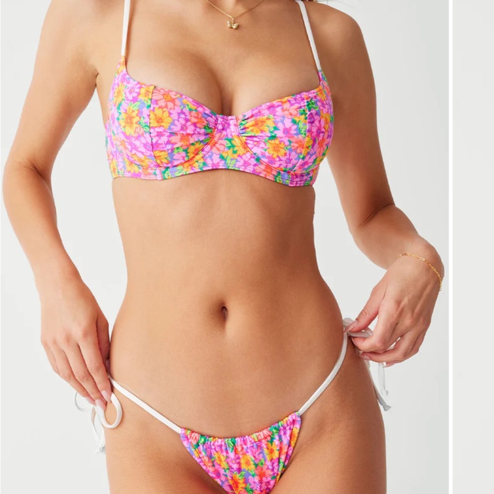 Frankie’s Bikinis 2pc Set Underwire Top Skimpy Bottom Daisy Pond